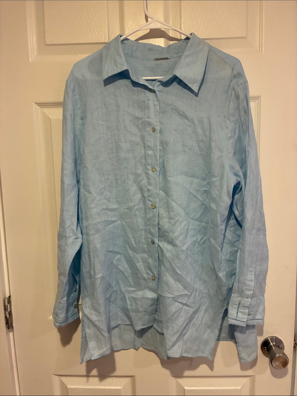 100% Linen Elie Tahari Baby Blue Button-up